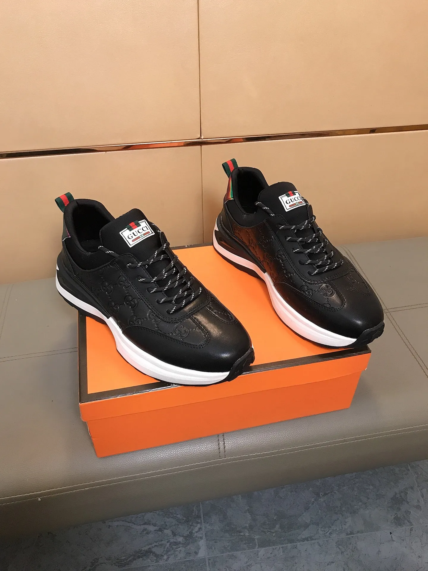 Factory price P442 💎👟👟[GUCCI] The latest trendy men's casual shoes, the fabric is made of embossed cowhide imported from Italy, comfortable sheepskin lining + feet, the original outsole is wear-resistant and non-slip, high-level version, exquisite workmanship. Code number: 38-44